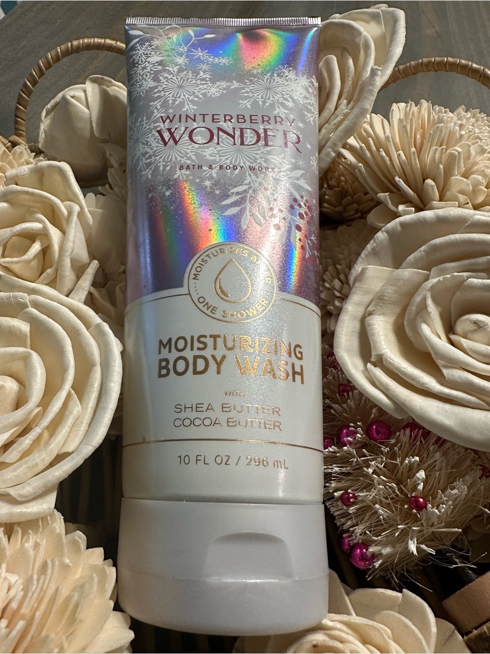 Bath & Body Works Winterberry Wonder Moisturizing Body Wash — White, Pink, Gold